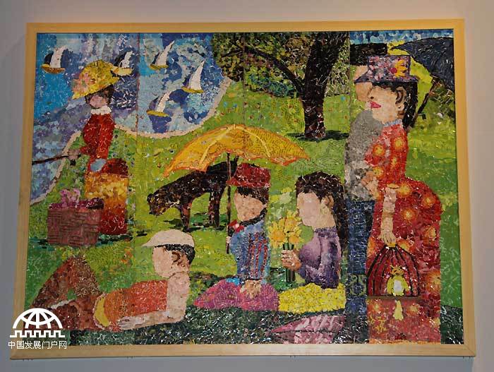 在“六一”国际儿童节到来之际，中国人民大学附属小学（简称人大附小）“中国梦·少年梦——纪念‘六一’国际儿童节暨师生美术作品展”于2014年5月27日在中国国家博物馆举行，展览截至6月5日。这是国家博物馆首次为小学生举办美术展览。本次展览精选人大附小师生们历时三年创造的3160件作品。王振红拍摄