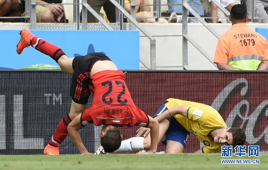 （世界杯）（17）足球——小组赛A组：巴西队对阵墨西哥队