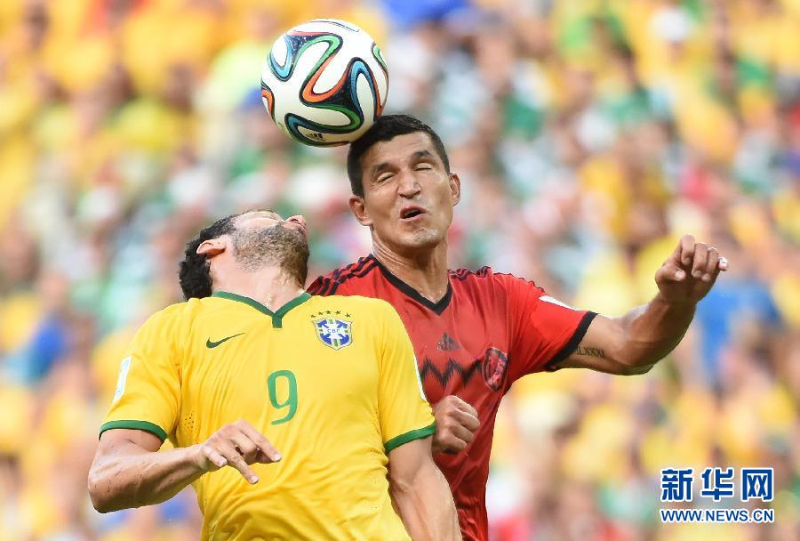 （世界杯·哈哈镜）足球——如痴如醉