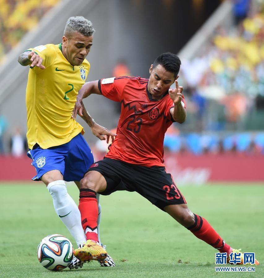 （世界杯）（19）足球——小组赛A组：巴西队对阵墨西哥队