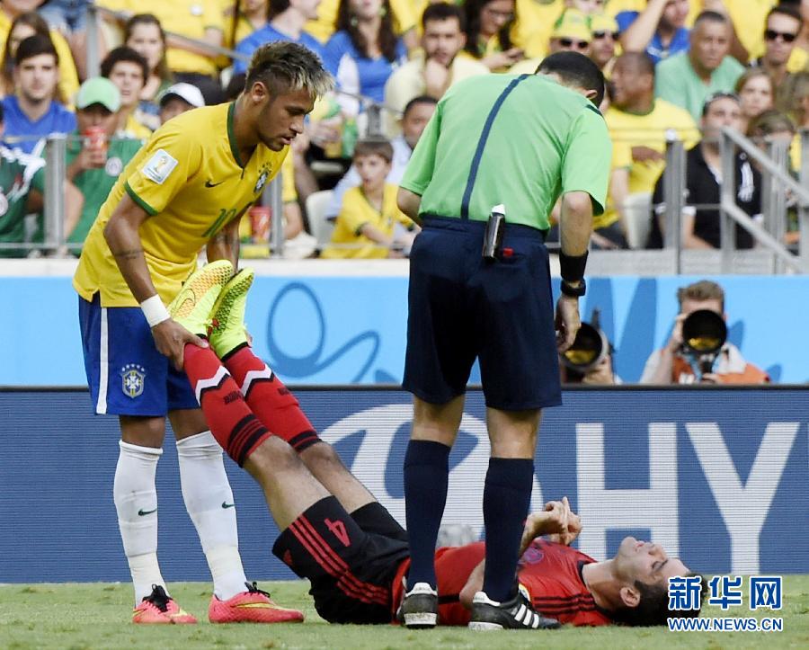 （世界杯）（29）足球——小组赛A组：巴西队对阵墨西哥队