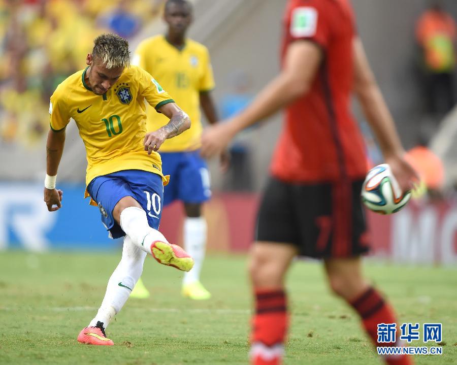 （世界杯）（）足球——小组赛A组：巴西队对阵墨西哥队