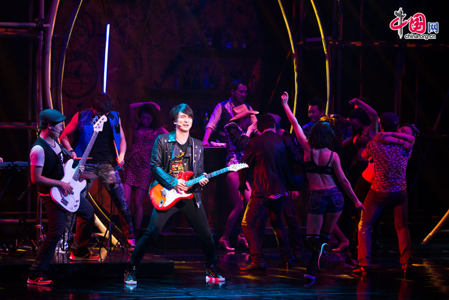 音乐剧《爱上邓丽君》演出画面