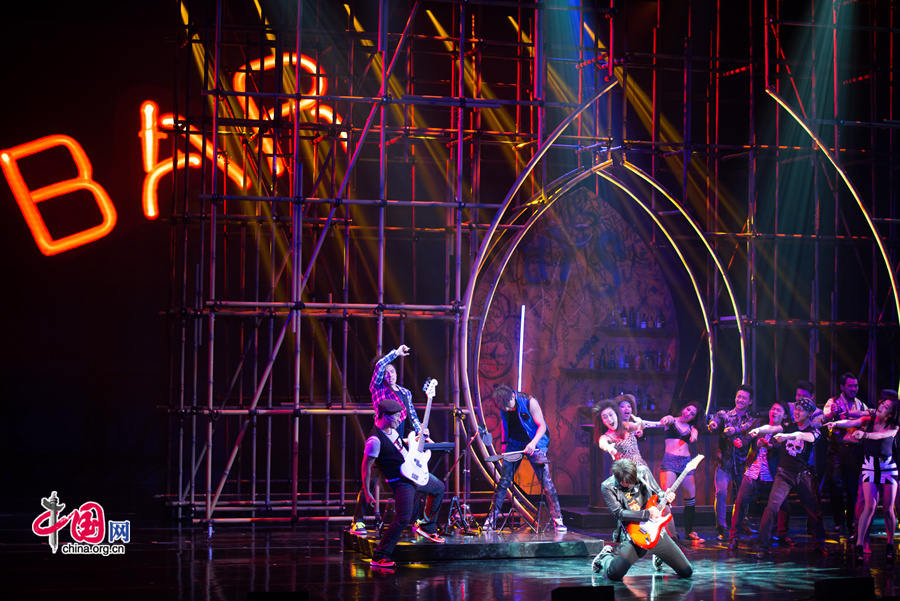 音乐剧《爱上邓丽君》演出画面