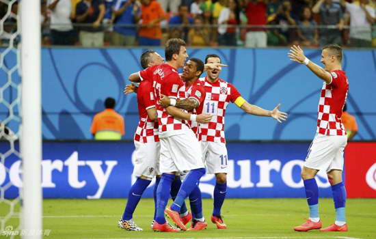 世界杯第三支回家球队 克罗地亚4:0完胜喀麦隆