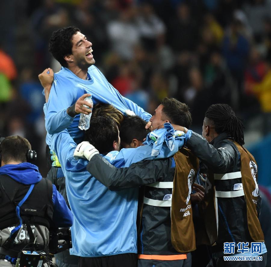 （世界杯）（10）足球——小组赛D组：乌拉圭队胜英格兰队