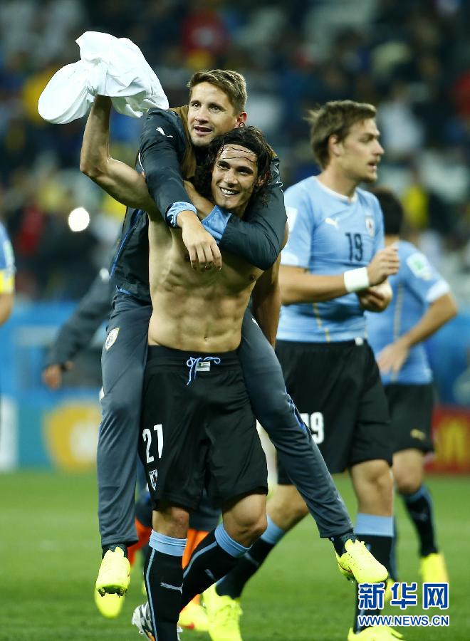 （世界杯）（11）足球——小组赛D组：乌拉圭队胜英格兰队