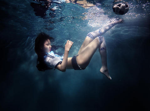 90后美女化身人魚足球寶貝 小熱褲性感妖嬈
