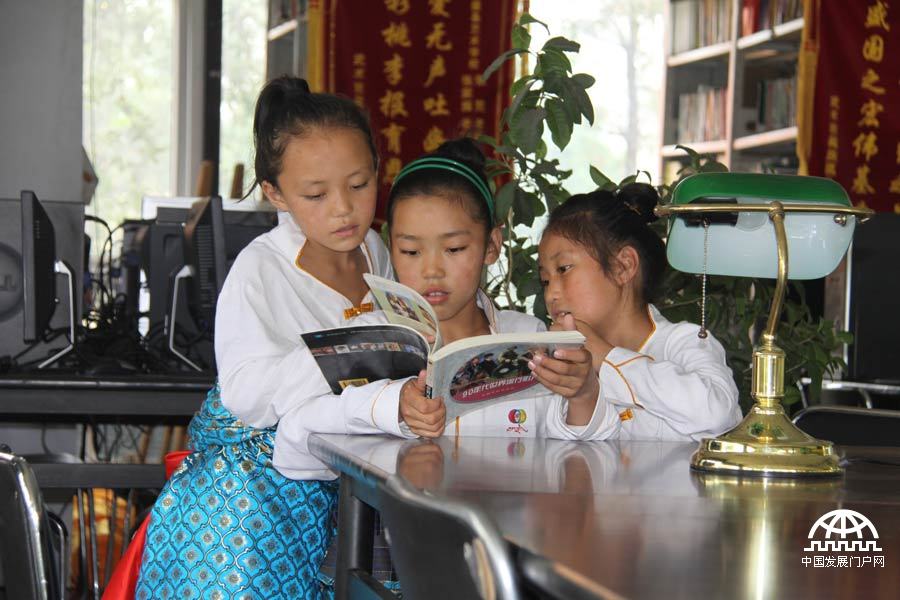 7月5日，北京盛基艺术学校“逸芳公益教室”竣工典礼在北京昌平区南口西藏文化园举行。图为星宇图书馆。王振红拍摄