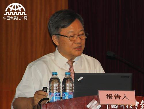 2014年7月4日至6日,中国认知科学学会第一届学术大会在京举行。本届学术大会的主题是“认知科学和脑疾病转化医学”。图为中国认知科学学会理事长陈霖院士。王振红拍摄 2014年7月4日至6日,中国认知科学学会第一届学术大会在京举行。本届学术大会的主题是“认知科学和脑疾病转化医学”。图为中国认知科学学会理事长陈霖院士。王振红拍摄