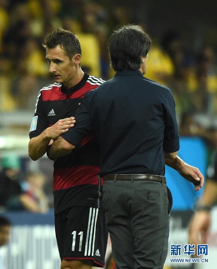 （世界杯）（5）足球——半决赛：克洛泽被换下场