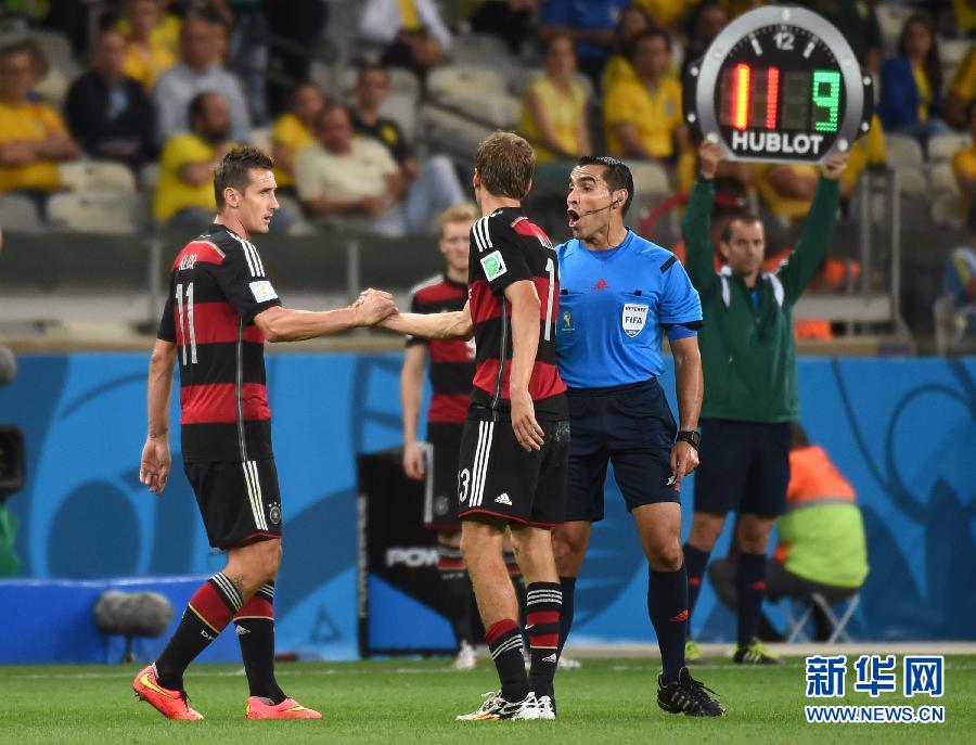 （世界杯）（4）足球——半决赛：克洛泽被换下场