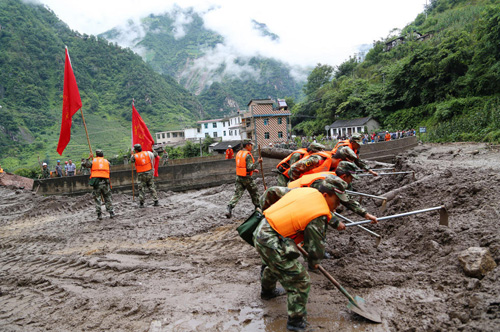 云南多地暴雨引发泥石流 因灾死亡失踪61人
