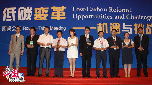 2014年7月26日，世界环保大会组委会在北京成功举行了“2014低碳变革：机遇与挑战”圆桌会议暨第四届国际碳金奖颁奖仪式。