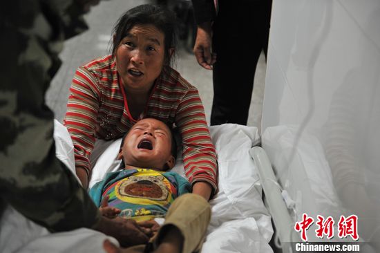 云南地震数百人遇难受次生灾害威胁群众正转移