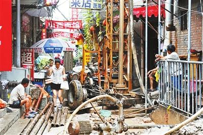 北京一城中村人口暴增十倍引水荒 居民打數十口井