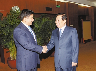 9月1日，环境保护部部长周生贤在北京会见了柬埔寨环境部大臣赛索奥一行，双方就环保领域合作交换了意见。 