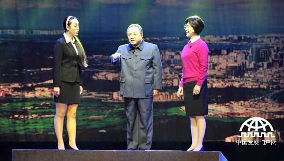 2014年8月21日晚，纪念邓小平诞辰110周年多场次情景话剧《春天的故事》在沈阳中华剧场首演。由中国戏剧家协会副主席、著名话剧表演艺术家宋国锋担当艺术总监及总导演，特型演员董晓扮演邓小平，该话剧下一站计划到广东演出，此后将到北京、重庆、四川广安等城市巡演。