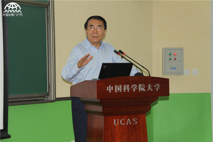 中国科学院院长白春礼为国科大首批360名本科生讲授“开学第一课”。王振红拍摄
