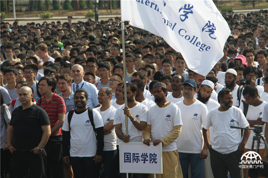 2014年9月5日，中国科学院大学（简称“国科大”）在怀柔雁栖湖校区举行2014年开学典礼，迎来了14366名新同学。王振红拍摄