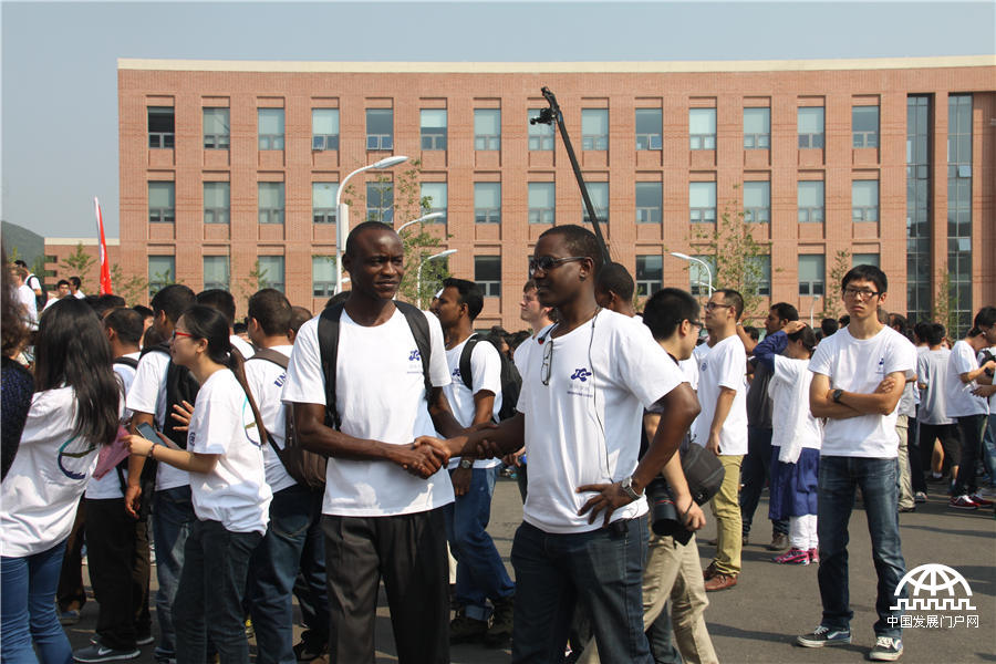 2014年9月5日，中国科学院大学（简称“国科大”）在怀柔雁栖湖校区举行2014年开学典礼，迎来了14366名新同学。王振红拍摄