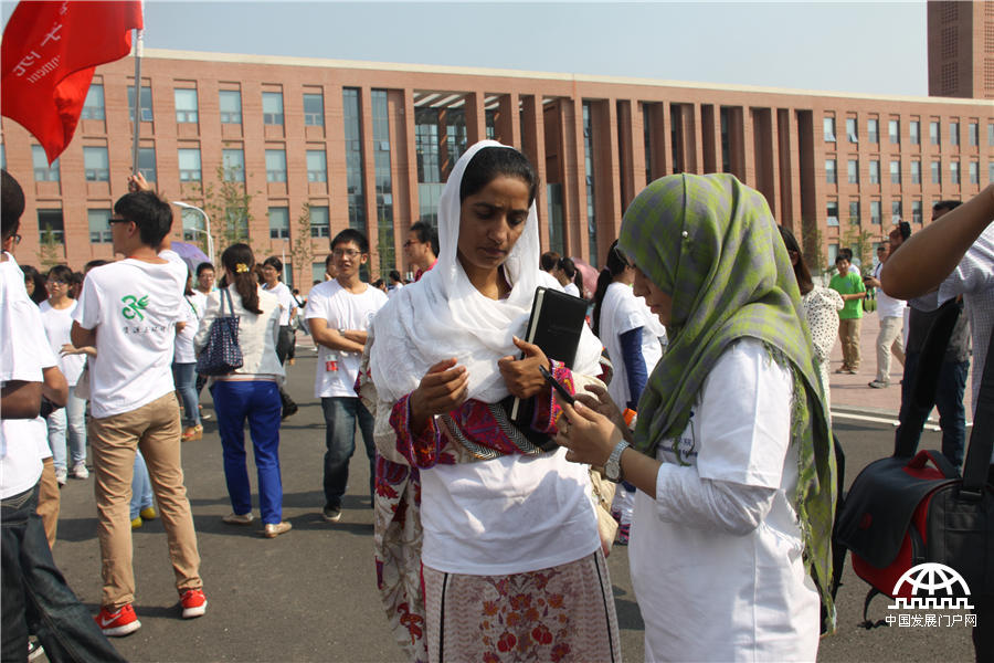 2014年9月5日，中国科学院大学（简称“国科大”）在怀柔雁栖湖校区举行2014年开学典礼，迎来了14366名新同学。王振红拍摄