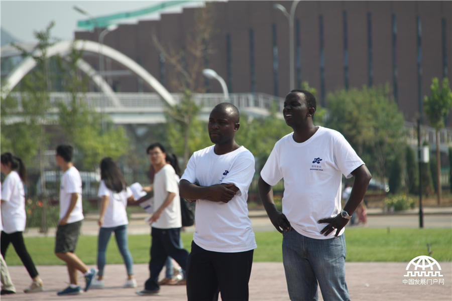 2014年9月5日，中国科学院大学（简称“国科大”）在怀柔雁栖湖校区举行2014年开学典礼，迎来了14366名新同学。王振红拍摄