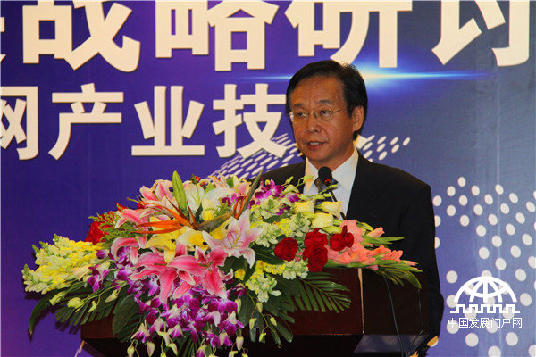 2014年9月12日，中国即时检测与健康监测物联网产业技术创新战略联盟在北京成立，标志着中国即时检测与健康监测迈入“产学研用”携手攻关的时代。图为联盟理事长、首都医科大学附属北京天坛医院康熙雄教授做主题报告。王振红摄