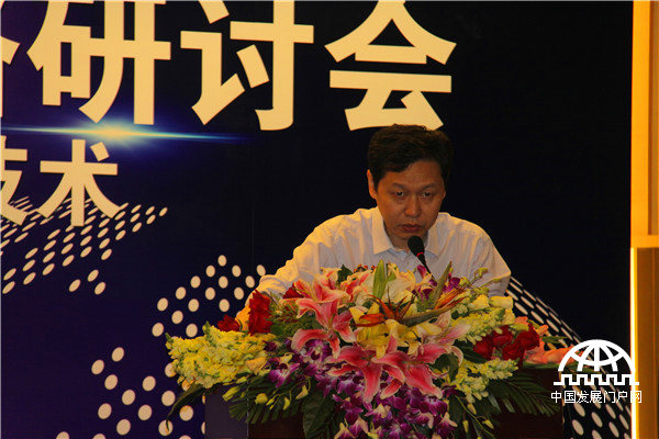 2014年9月12日，中国即时检测与健康监测物联网产业技术创新战略联盟在北京成立，标志着中国即时检测与健康监测迈入“产学研用”携手攻关的时代。图为中国科学院生物物理研究所龚为民。王振红摄