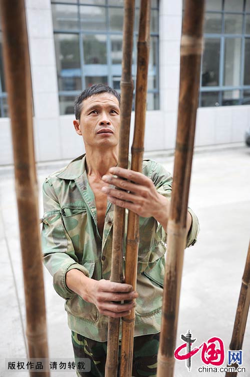 【图片故事】带血的山核桃_中国发展门户网