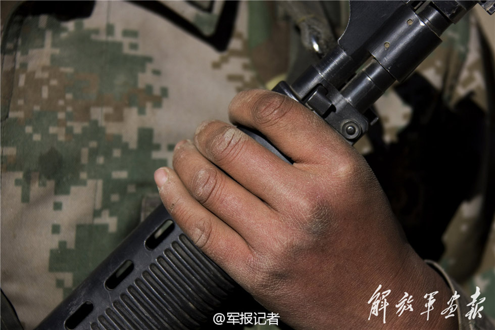 实拍：无人区那些年轻90后士兵的“老手”【7】