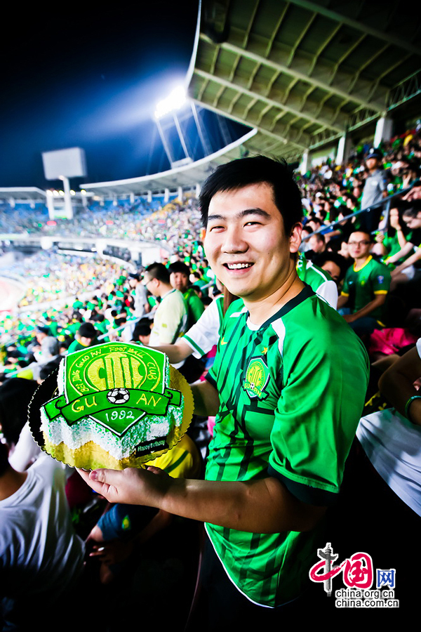 【圖片故事】“賽場綠色狂飆，國安有我相伴”—— 京城球迷紀實