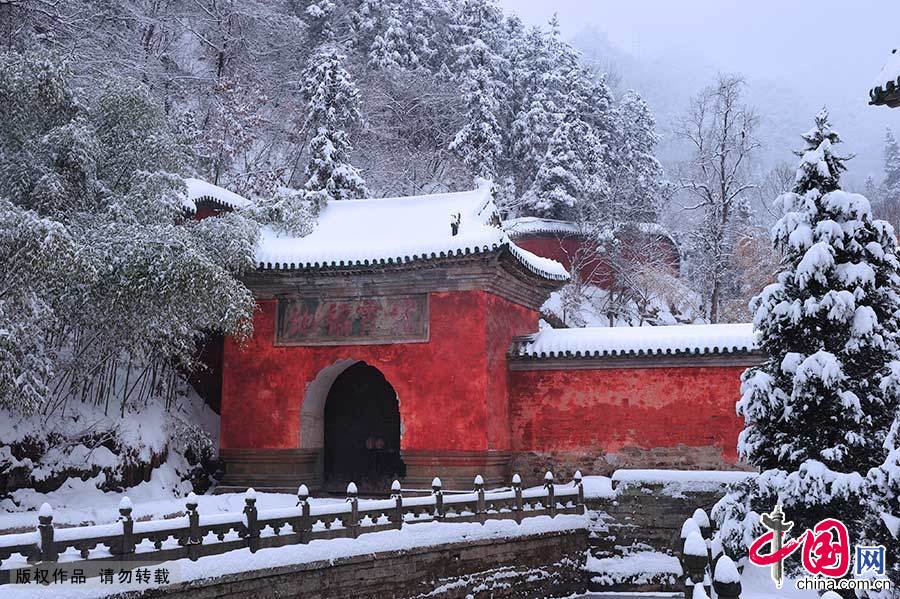 武当山古建筑群历经沧桑，现存4座道教宫殿、2座宫殿遗址、2座道观及大量神词、岩庙。