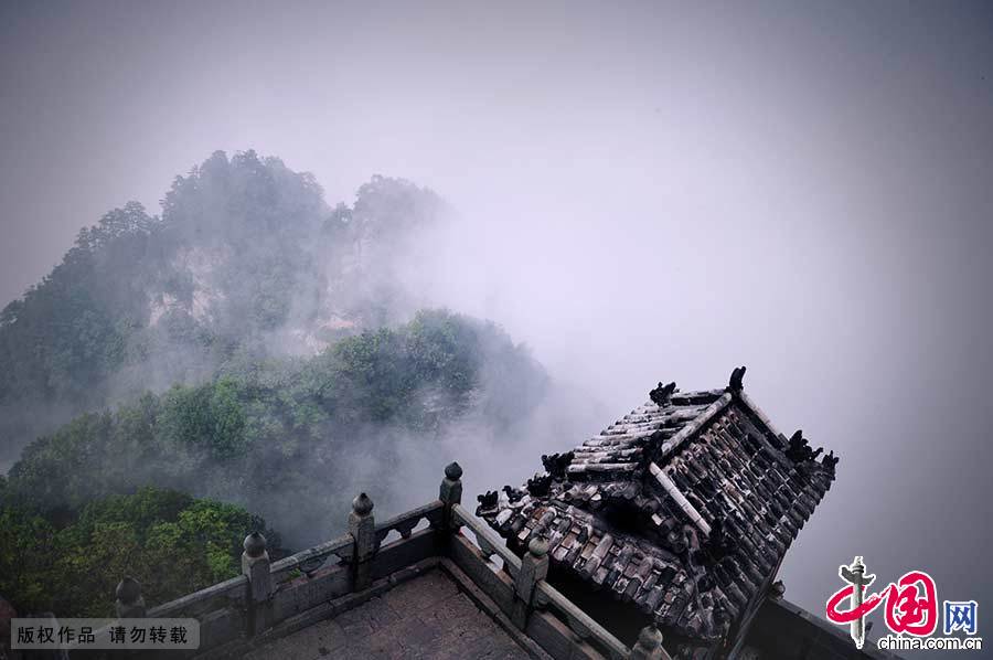 武当山古建筑群历经沧桑，现存4座道教宫殿、2座宫殿遗址、2座道观及大量神词、岩庙。