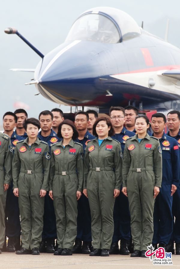 2014珠海航展上的巾幗靚影（高清組圖）