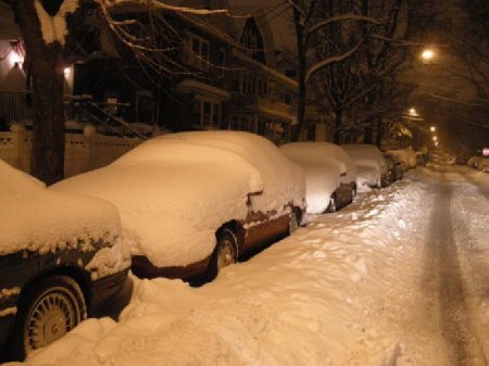 強降雪導致美國紐約州200余里公路干線癱瘓