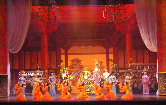 3D舞台剧《兵马俑》将3D电影技术和舞台真人表演融为一体，包含了舞蹈、歌唱、武术等多种表演形式，观众佩戴3D眼镜，便可以置身于真实的故事场景中。