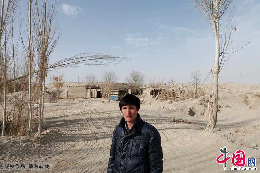 亞日買買提說,小時候祖輩親手將后面這片戈壁灘改造成一個綠洲,所以他不愿意參與機械挖玉,而是去倒賣玉石。