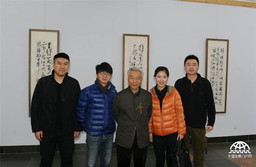 11月23日，“自有我在——李胜洪书法作品巡回展”临朐站在山东临朐龙韵文化城开幕。