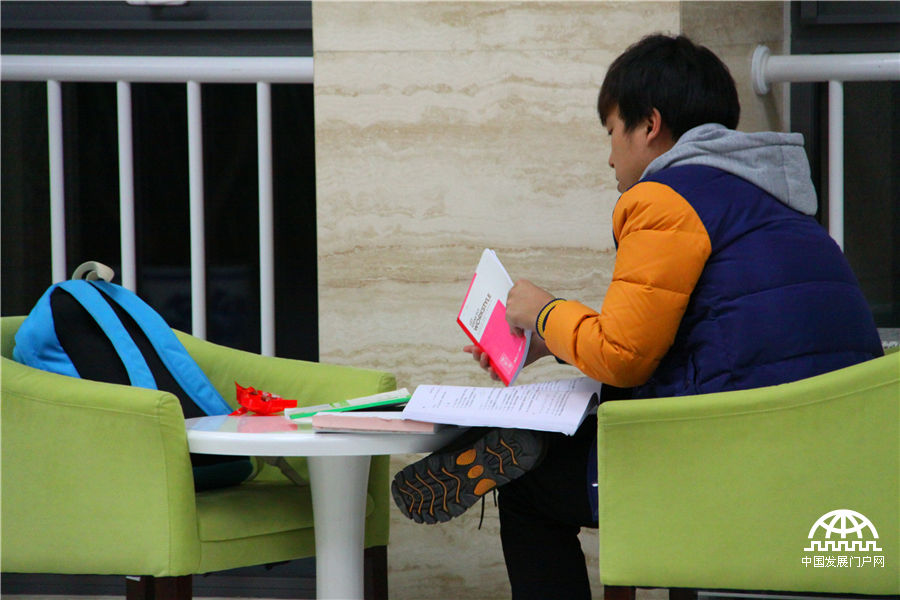 夜探國科大雁棲湖校區寒夜苦讀的學子[組圖]