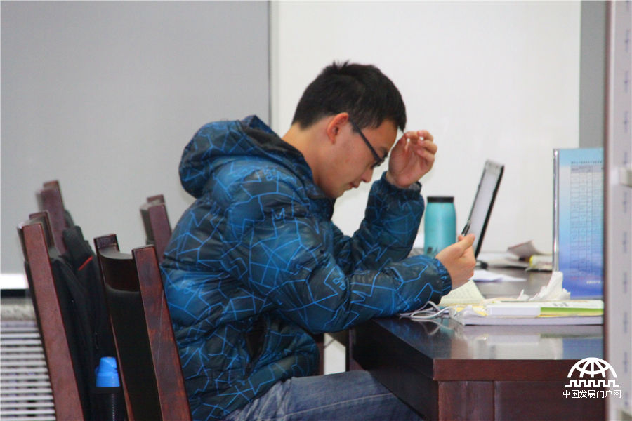 夜探国科大雁栖湖校区寒夜苦读的学子[组图]