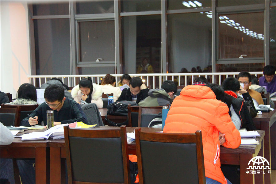 夜探國科大雁棲湖校區寒夜苦讀的學子[組圖]