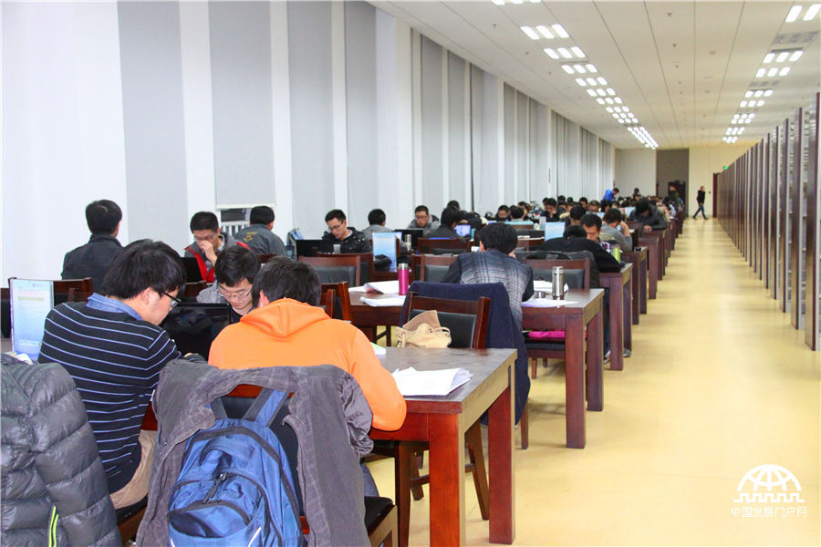 夜探國科大雁棲湖校區寒夜苦讀的學子[組圖]