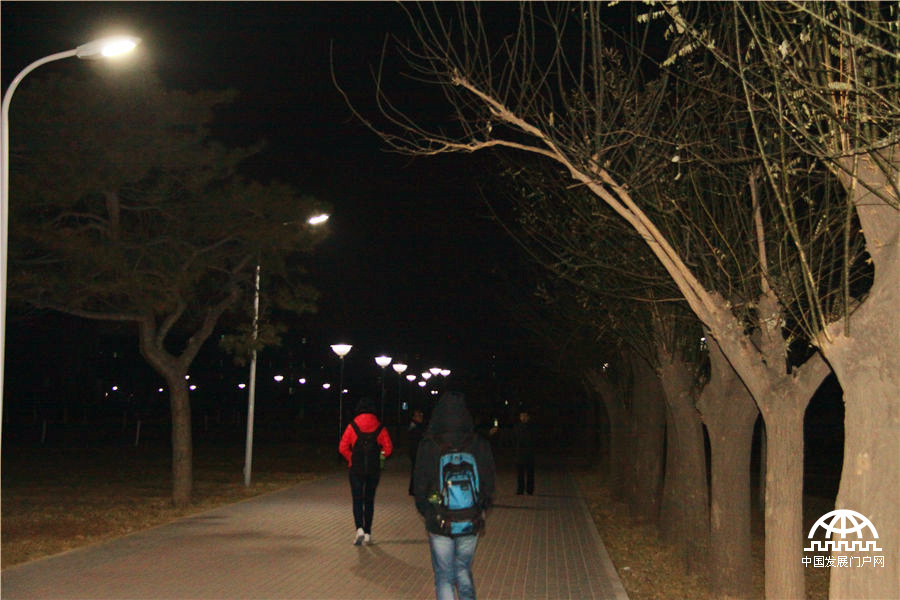 夜探国科大雁栖湖校区寒夜苦读的学子[组图]