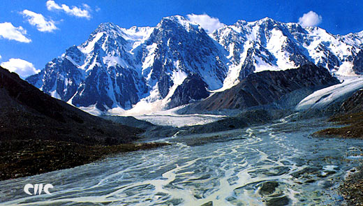 新疆和西藏拥有的冰川面积占全国90%