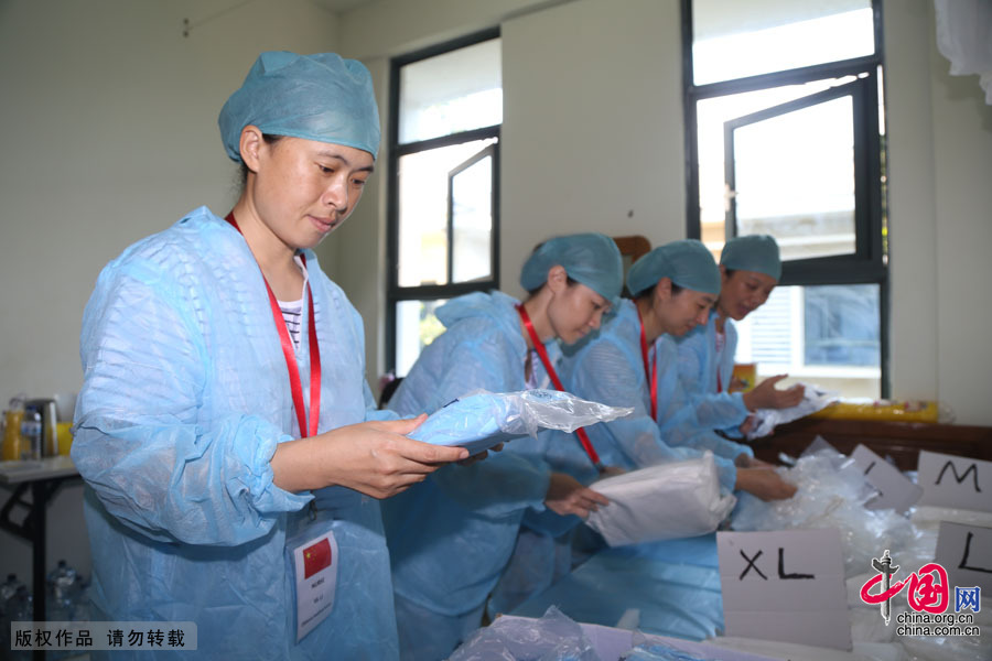 抗擊埃博拉一線的一天[組圖]