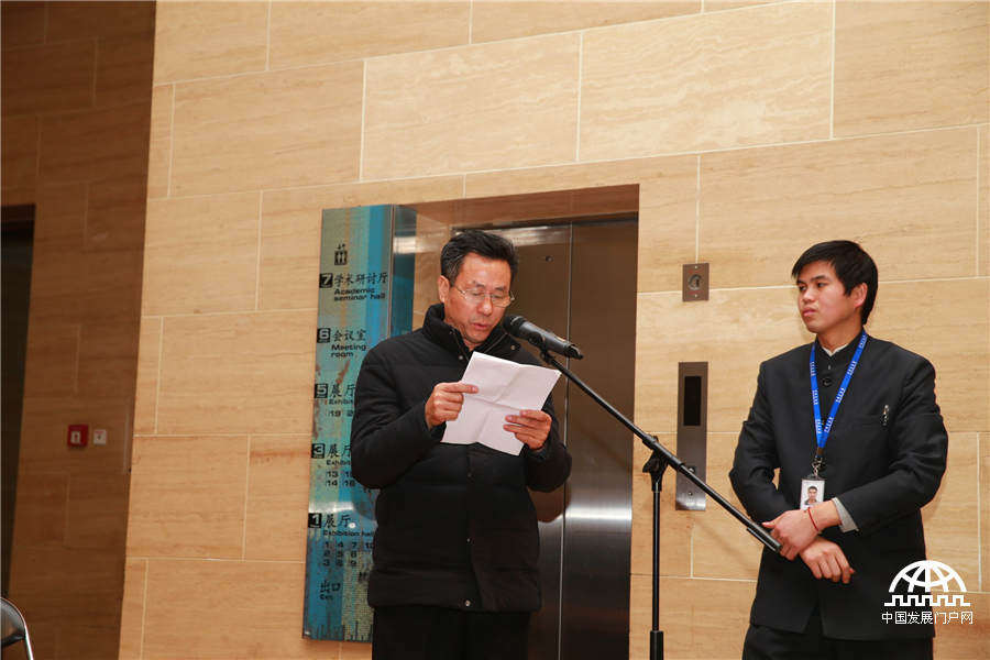 2015年1月8日，“古今咏怀---龙开胜书阮籍•饶宗颐咏怀诗作展”在中国美术馆开展。图为中国美术馆书记游庆桥讲话。