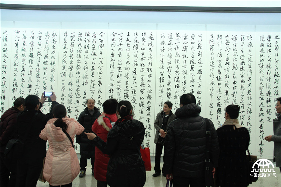 由中国书法家协会、中国美术馆、解放军美术书法研究院、空军政治部宣传部、北京书法家协会主办的“古今咏怀”龙开胜书阮籍·饶宗颐咏怀诗作展于1月8日在中国美术馆举行。