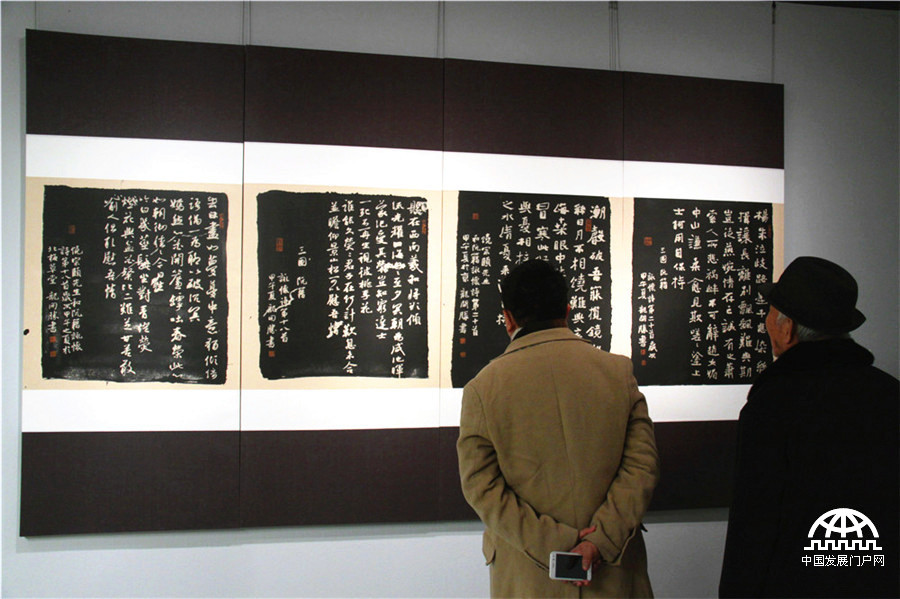 由中国书法家协会、中国美术馆、解放军美术书法研究院、空军政治部宣传部、北京书法家协会主办的“古今咏怀”龙开胜书阮籍·饶宗颐咏怀诗作展于1月8日在中国美术馆举行。