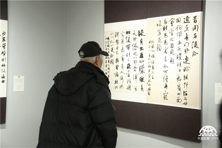 由中国书法家协会、中国美术馆、解放军美术书法研究院、空军政治部宣传部、北京书法家协会主办的“古今咏怀”龙开胜书阮籍·饶宗颐咏怀诗作展于1月8日在中国美术馆举行。